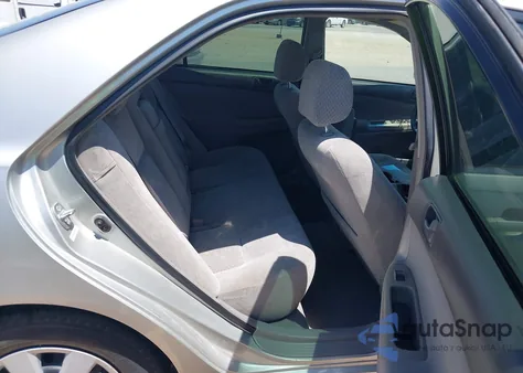 2003 Toyota Camry Le z USA, uszkodzony, nr VIN 4T1BE32K63U727047